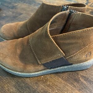 Born sz8 bootie